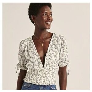 Abercrombie & Fitch Womens Blue Floral Smocked Waist V-Neck Puff Sleeve Top M